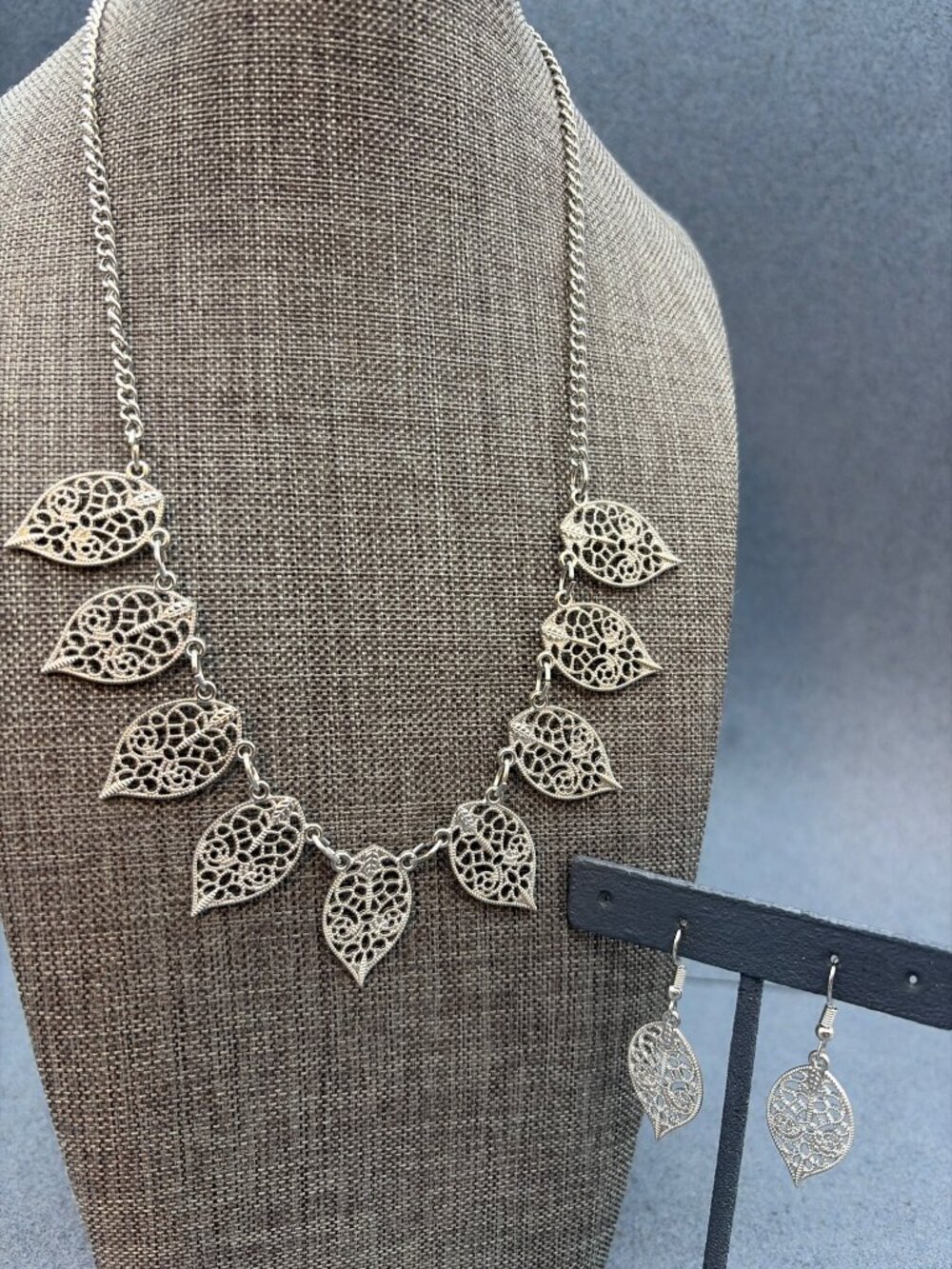 Leafy Necklace Earrings Set 18 In Silver Intricate Filigree Autumn Fall Elegant